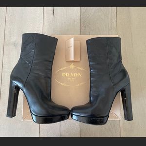 PRADA Boots in Black!
